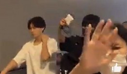 被女粉丝蹲守爆料视频,揭秘明星私生活幕后真相