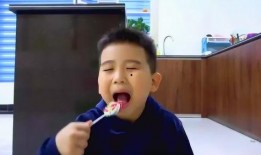 娱乐吃瓜酱小男孩视频,萌态百出，笑料连连