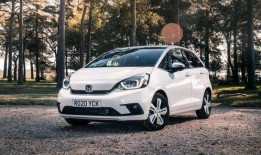 飞度最新爆料,性能与颜值双提升，揭秘新一代神车风采！”